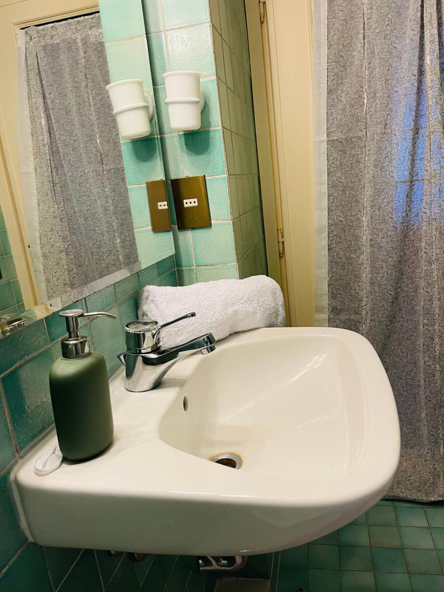 Holiday Colosseum Rome Bed & Breakfast Bagian luar foto