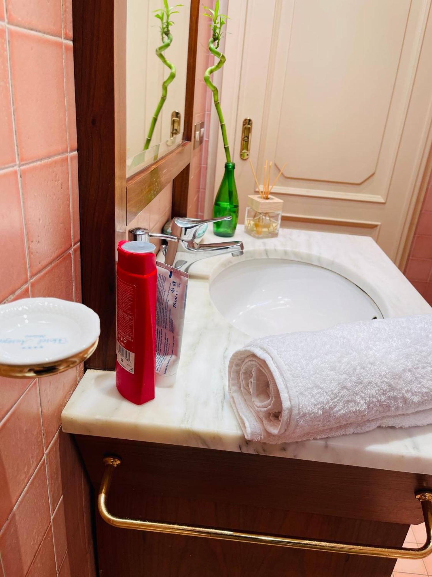 Holiday Colosseum Rome Bed & Breakfast Bagian luar foto