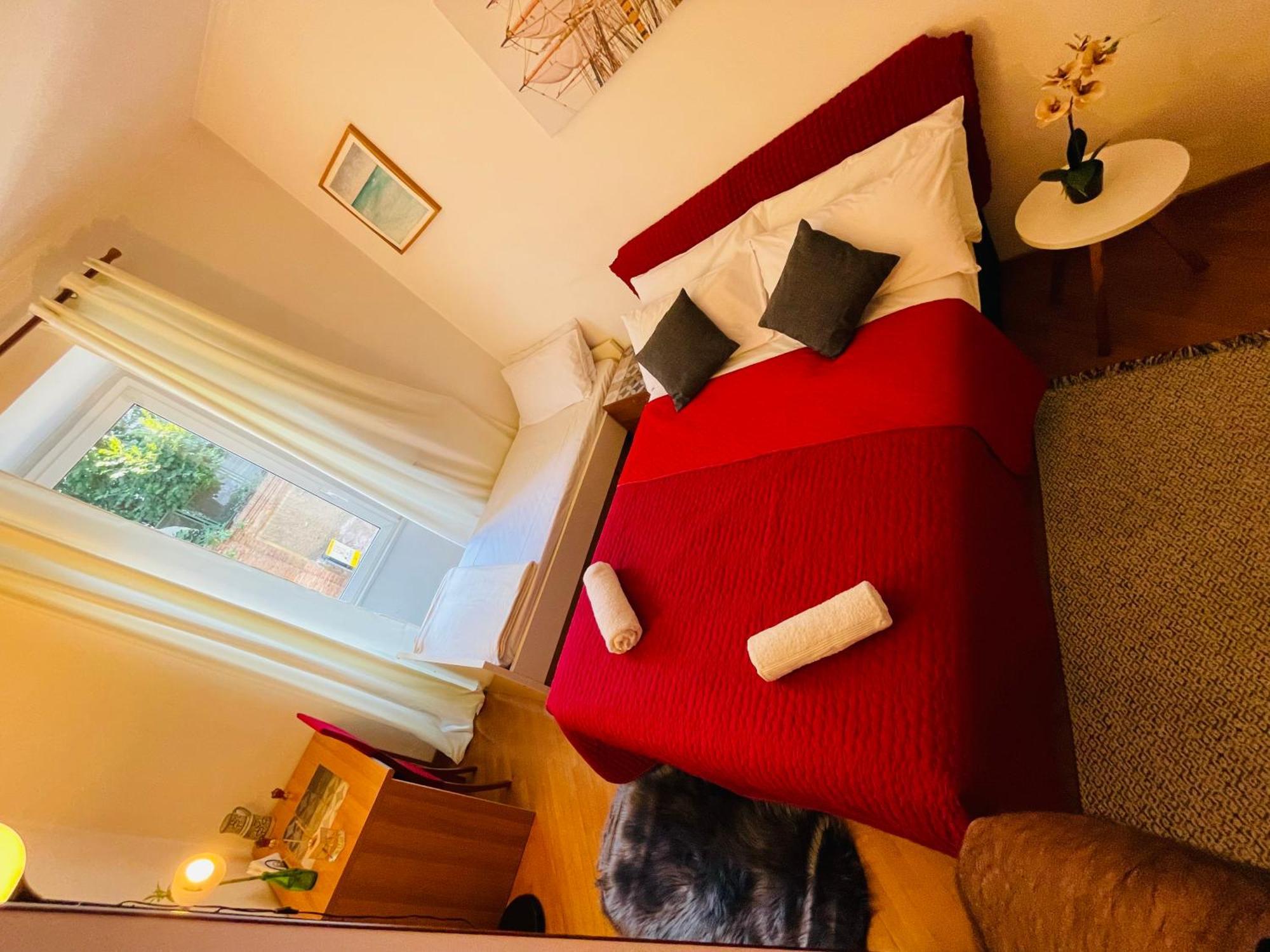 Holiday Colosseum Rome Bed & Breakfast Bagian luar foto